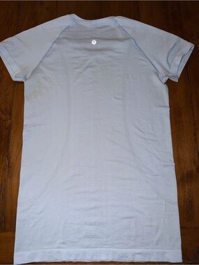 lululemon athletica Men's Pale Blue Short Sleeve Performance Tee